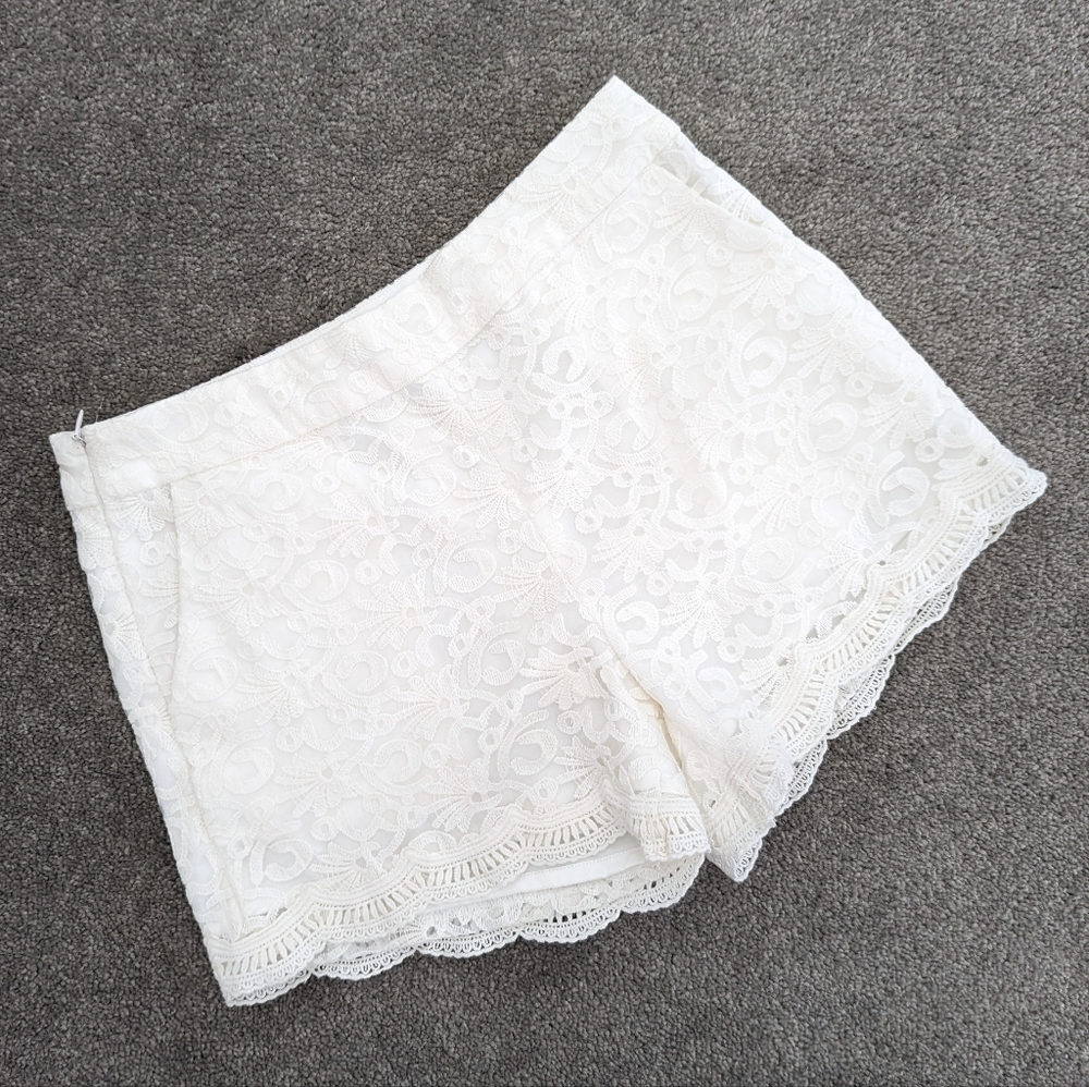 WHITE cotton lace scalloped hem shorts with satin lining size Medium